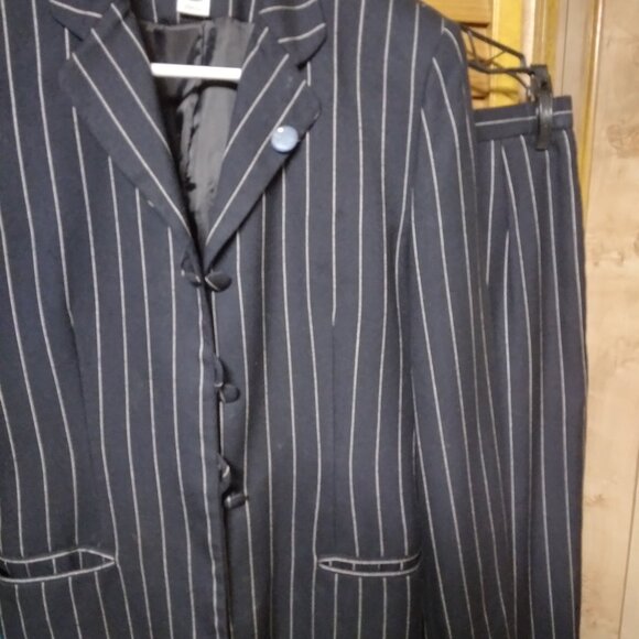 Saville (classic/vintage) Petite Pinstripe Ladies Suit, Navy Blue, 6P - Picture 1 of 10